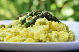 Risotto piselli, asparagi e zafferano