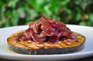 Pesce spada con cipolle in agrodolce