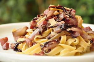 Tagliatelle radicchio e pancetta