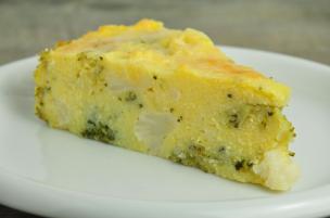 Torta di polenta con broccoli e cavolfiori