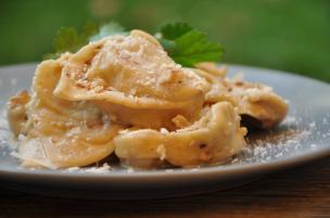 Tortelloni ai funghi porcini panna e noci