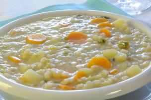 Zuppa d'orzo e verdure