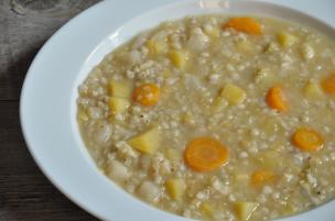 Zuppa di verdure e grano saraceno