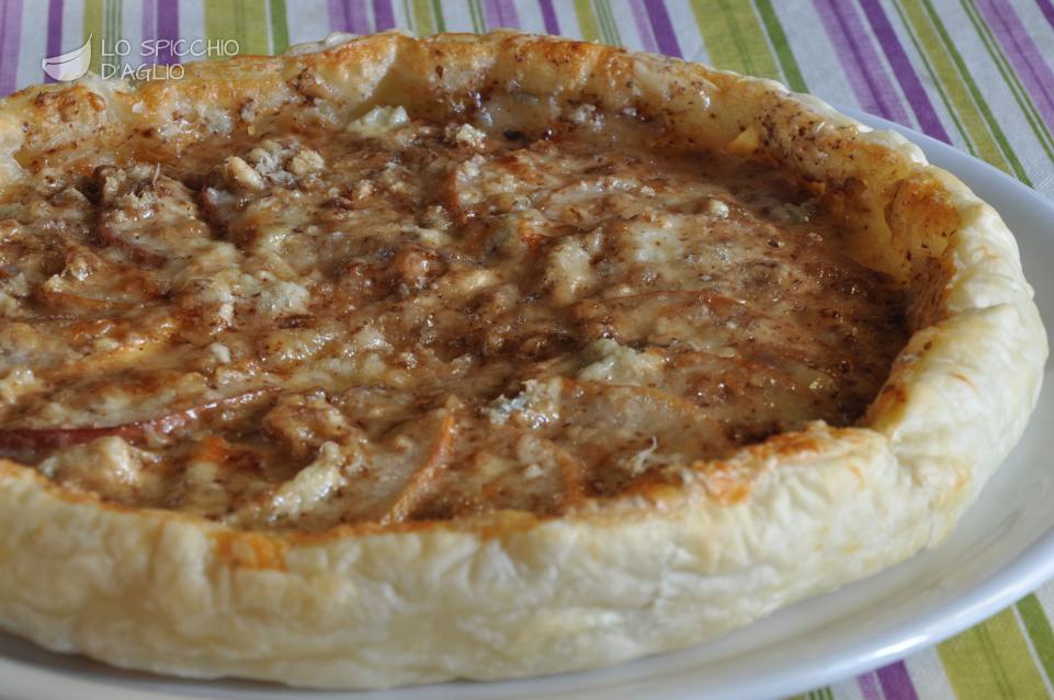 Torta salata gorgonzola, pera e noci Torta salata gorgonzola, pera e noci