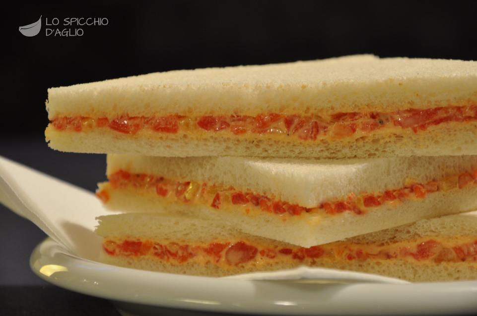 Tramezzini ai peperoni Tramezzini ai peperoni
