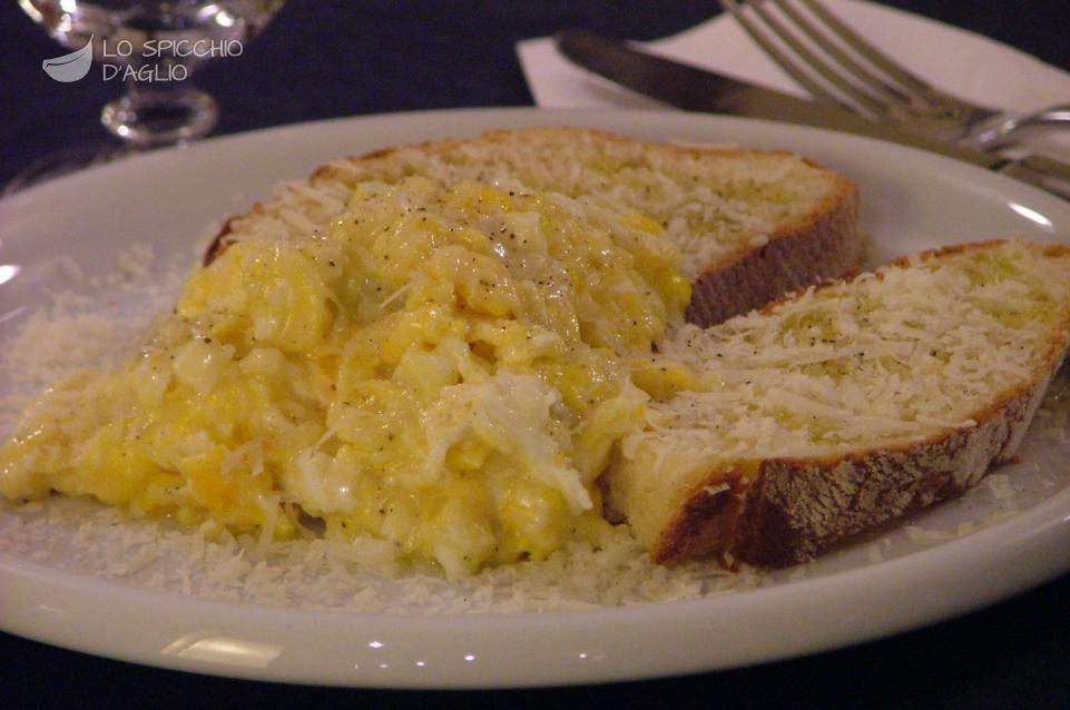 Uova strapazzate Taleggio e Gorgonzola Uova strapazzate Taleggio e Gorgonzola