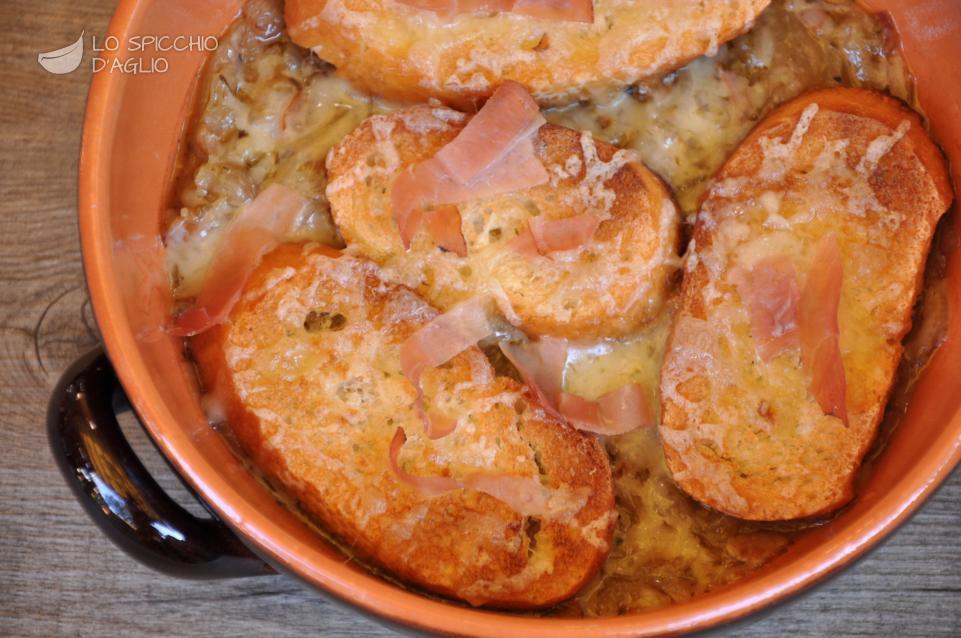 Zuppa di cipolle aromatizzata allo speck