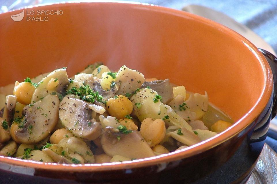 Zuppa funghi, patate e ceci