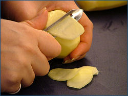 Affettare le patate molto sottili